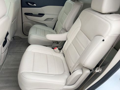 Used 2022 GMC Acadia Denali w/ Denali Ultimate Package image 14