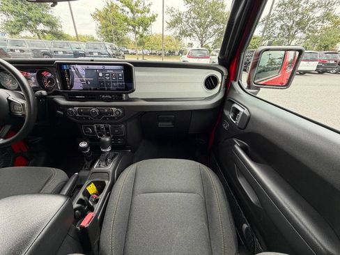 Used 2024 Jeep Gladiator Sport AWD/4WD image 21