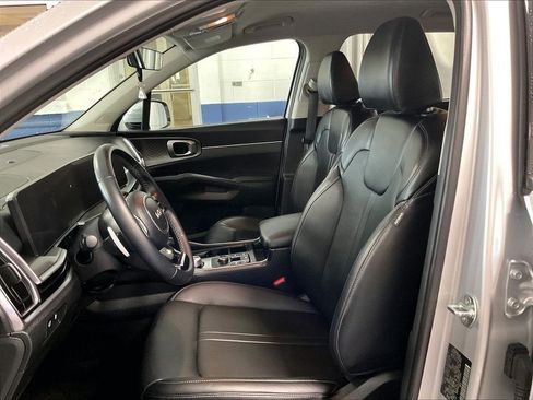 Used 2025 Kia Sorento EX AWD/4WD image 10