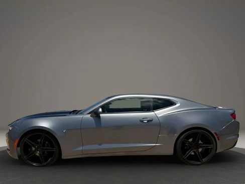 Used 2022 Chevrolet Camaro LT RWD image 25