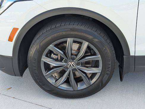 Used 2022 Volkswagen Tiguan SE image 30