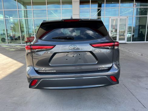 Used 2023 Toyota Highlander Limited image 12