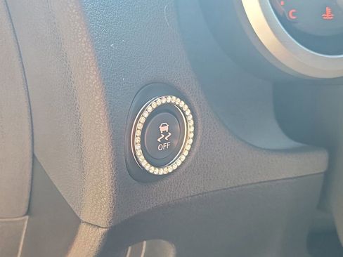 Certified 2019 Nissan 370Z Touring image 18