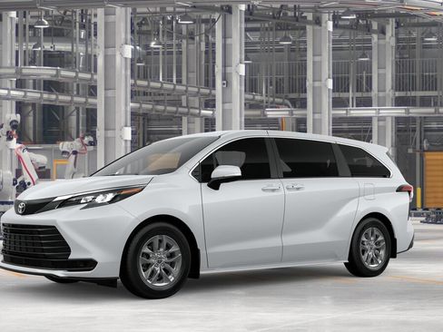 New 2026 Toyota Sienna LE FWD image 2