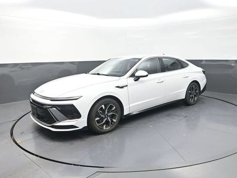 Used 2025 Hyundai Sonata SEL FWD image 3