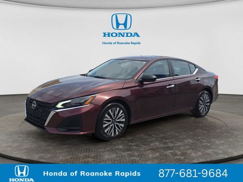 Used 2024 Nissan Altima 2.5 SV FWD image 1