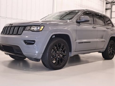 Used 2020 Jeep Grand Cherokee Altitude AWD/4WD image 6