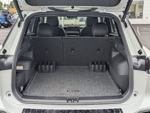 Used 2025 Volkswagen Tiguan SE R-Line AWD/4WD image 28