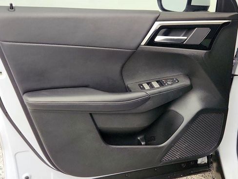 Used 2024 Mitsubishi Outlander SE Black Edition FWD image 11