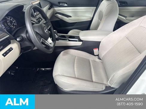 Used 2025 Nissan Altima 2.5 SV FWD image 12