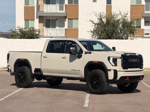 Used 2026 GMC Sierra 2500 AT4 AWD/4WD image 3