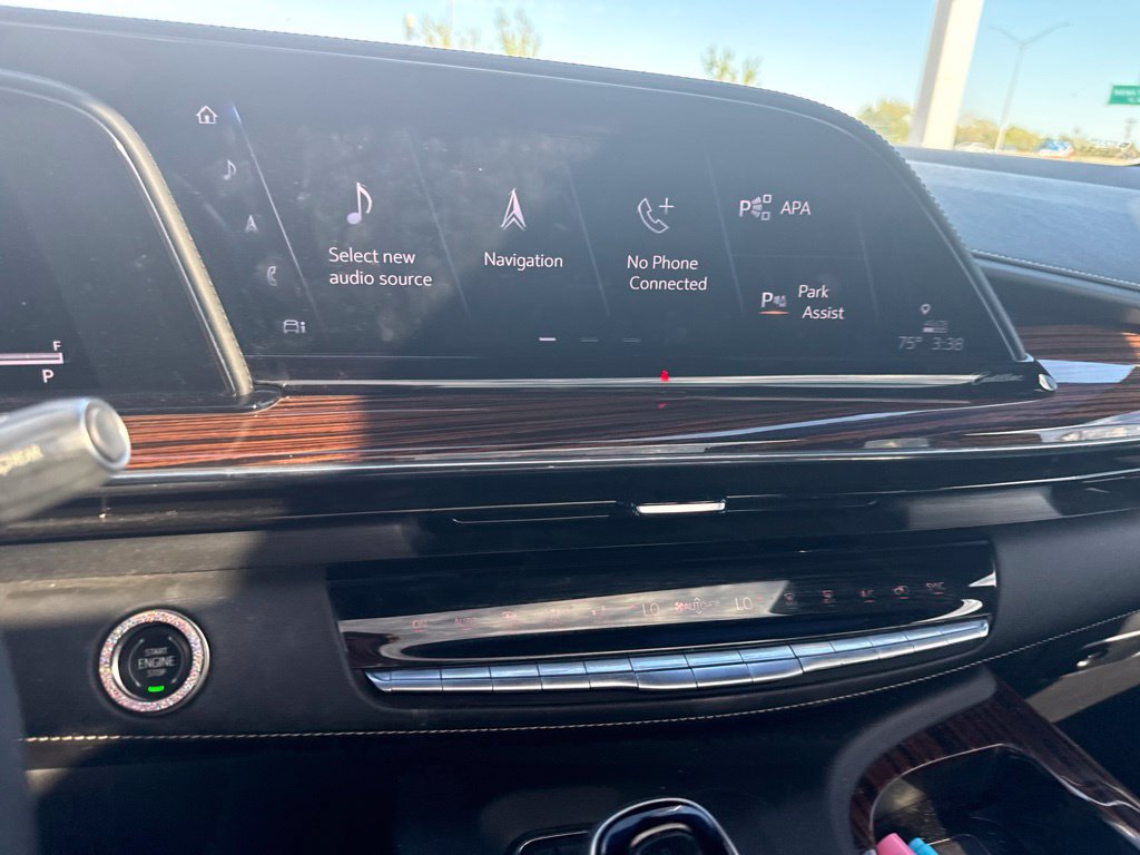 Used 2021 Cadillac Escalade Premium Luxury AWD/4WD image 10