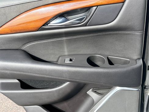 Used 2020 Cadillac Escalade Luxury image 24