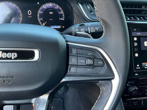 Used 2023 Jeep Grand Cherokee Laredo image 24