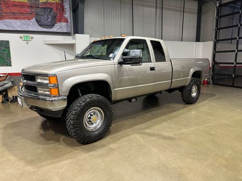 Used 1998 Chevrolet Silverado 2500 4x4 Extended Cab w/ Preferred Equipment Group 2 image 7
