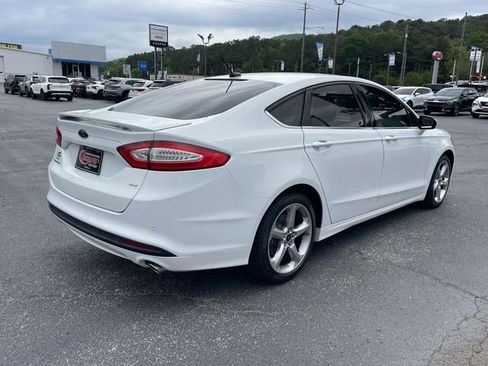 Used 2016 Ford Fusion SE FWD image 4