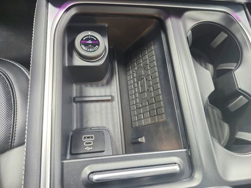 Used 2025 Ford Expedition Max Platinum AWD/4WD image 32