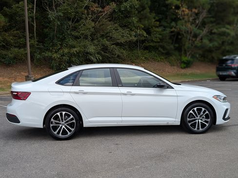 Used 2026 Volkswagen Jetta Sport FWD image 10