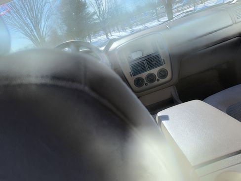 Used 2004 Ford Explorer XLT image 11