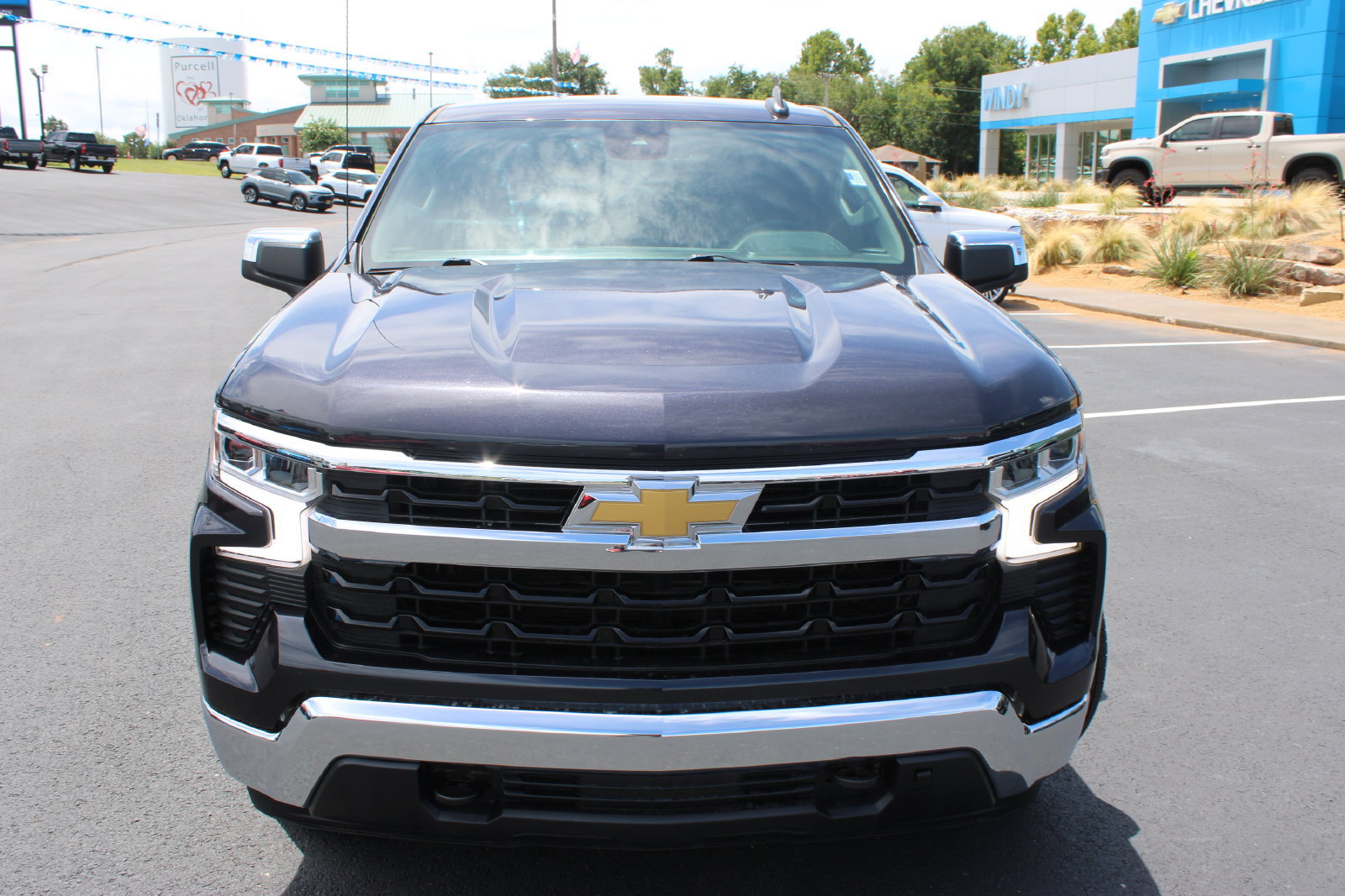 Used 2022 Chevrolet Silverado 1500 LT w/ Z71 Off-Road Package AWD/4WD image 3