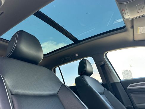 Used 2023 Volkswagen Atlas SE w/ Panoramic Sunroof Package FWD image 18