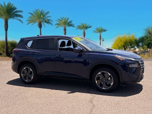 Used 2024 Nissan Rogue SV AWD/4WD image 7