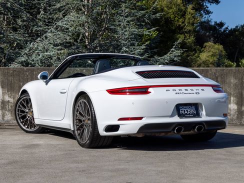 Used 2017 Porsche 911 Carrera 4S AWD/4WD image 3