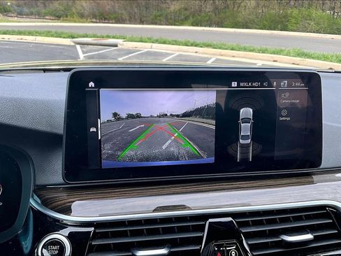 Used 2021 BMW 530i xDrive w/ Premium Package image 14