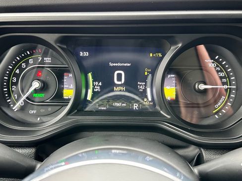 Used 2025 Jeep Wrangler Unlimited Sahara image 25