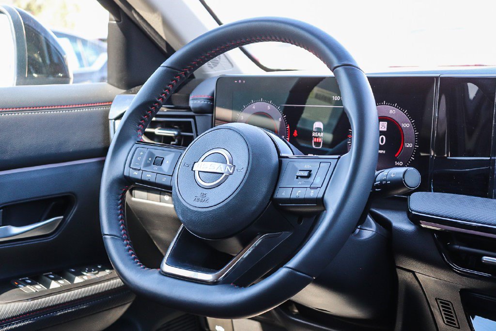 Used 2025 Nissan Kicks SR FWD image 15