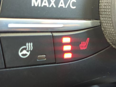 Used 2020 Ford Escape Titanium image 19