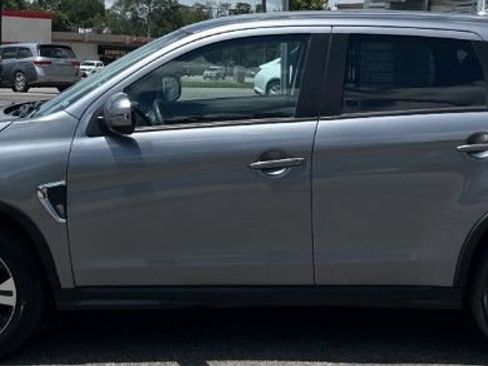 Used 2025 Mitsubishi Outlander Sport SE AWD/4WD image 3