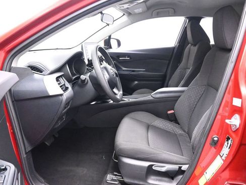 Used 2020 Toyota C-HR LE FWD image 11