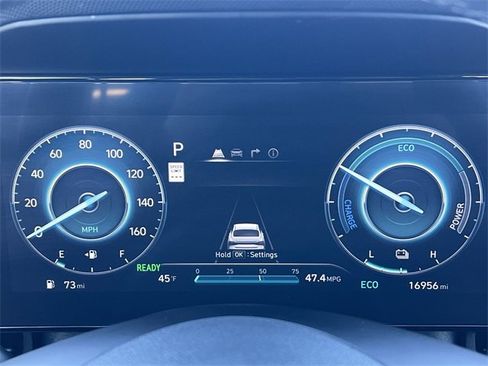 Certified 2025 Hyundai Elantra SEL image 18