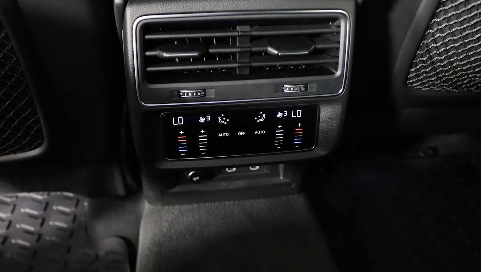 Used 2023 Audi Q8 Premium Plus AWD/4WD image 16