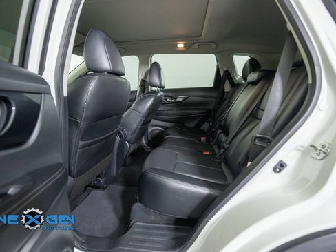 Used 2019 Nissan Rogue SL w/ Premium Package AWD/4WD image 28