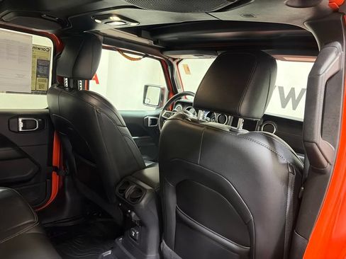 Used 2019 Jeep Wrangler Unlimited Sahara w/ Advanced Safety Group AWD/4WD image 17