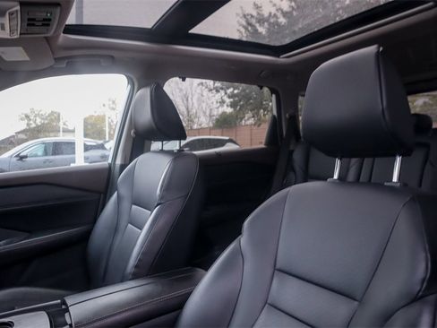 Used 2022 Nissan Rogue SV w/ SV Premium Package image 10