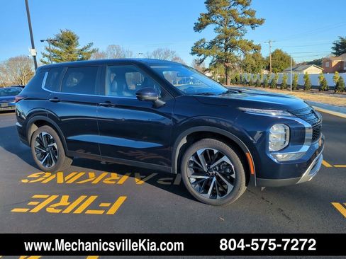 Used 2024 Mitsubishi Outlander SE image 1