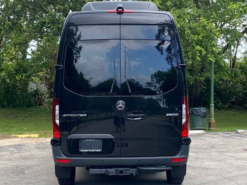 Used 2024 Mercedes-Benz Sprinter 2500 image 6