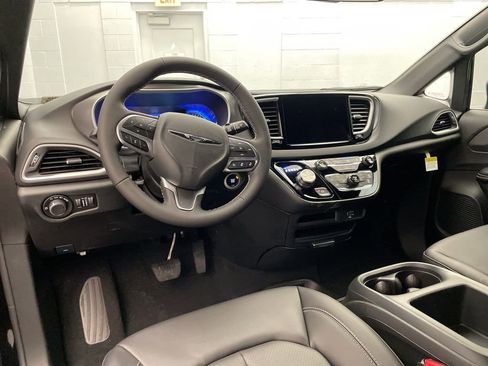 New 2026 Chrysler Voyager LX image 9