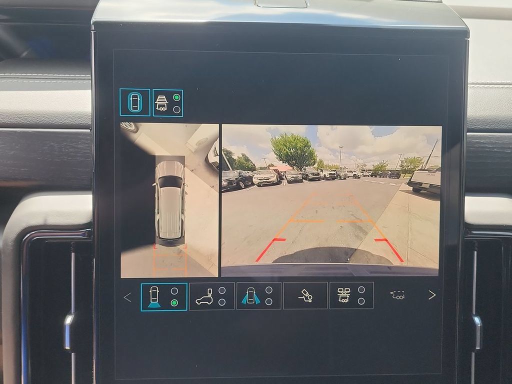 Certified 2025 GMC Yukon XL AT4 Ultimate AWD/4WD image 15