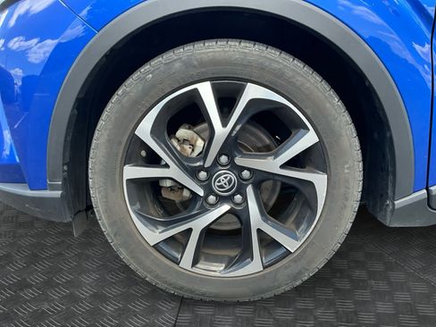 Used 2020 Toyota C-HR XLE FWD image 12
