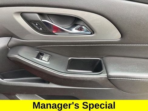 Used 2023 Chevrolet Traverse LT image 42