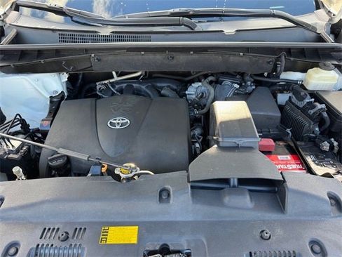 Used 2017 Toyota Highlander Limited image 12