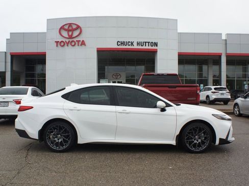 Used 2025 Toyota Camry SE w/ Convenience Package AWD/4WD image 1