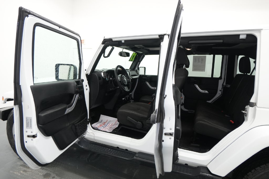 Used 2017 Jeep Wrangler Unlimited Sahara w/ Connectivity Group AWD/4WD image 20