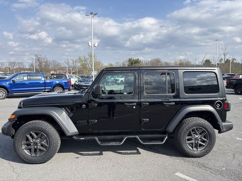 Used 2024 Jeep Wrangler Unlimited Sport AWD/4WD image 11