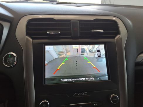 Used 2019 Ford Fusion SE FWD image 21