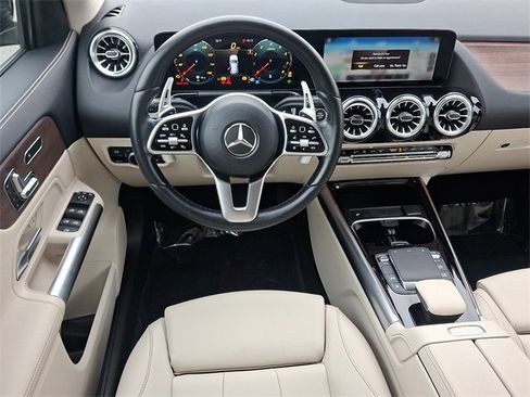 Used 2023 Mercedes-Benz GLA 250 4MATIC image 11